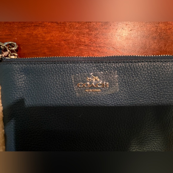 Coach Corner Wristlet Blue Shearling Trim 7x4 Pebble Leather Pouch Wallet - Picture 3 of 6